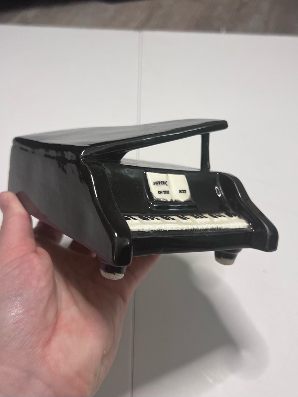 Vintage 1982 Seymour Mann Ceramic Grand Piano Music Box